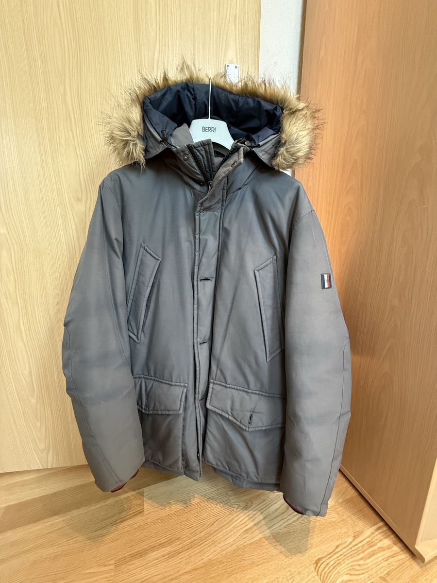 Tommy Hilfiger Jacken: Tommy Hilfiger Daunenjacke Grösse M – Gebraucht aus Leibstadt von iry_jn6n