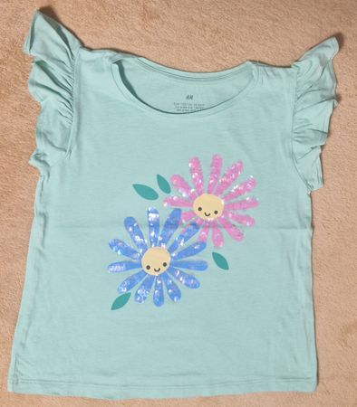 Fröhliches H&M T-Shirt mit Pailletten-Blumen – Gr. 122/128