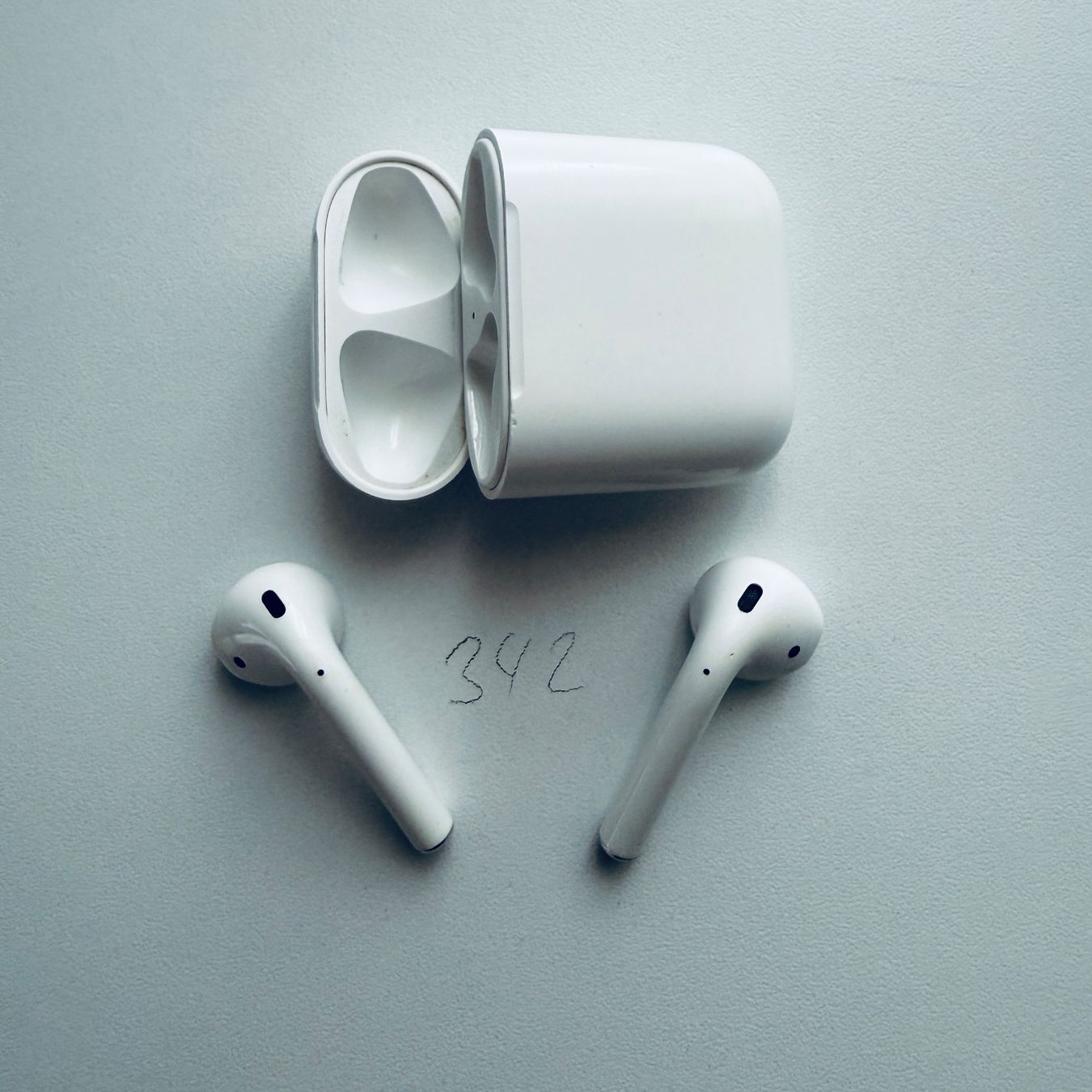 Apple Kopfhörer: Original Apple AirPods 2 Gen. Wireless Kopfhörer & Case – Gebraucht aus Basel von MY.AIRPODS.SHOP 2