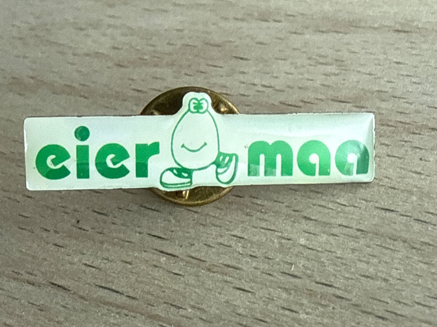 Plaketten & Abzeichen: Pin eier-maa – Gebraucht aus Glattbrugg von Schweigmatt