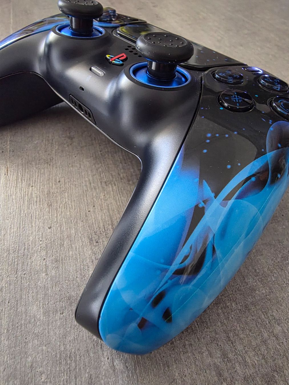 Sony Controller: PS5 Controller "Blue Fire" Design - Top! – Nuovo (secondo la descrizione) da Sargans venduto da ver_ncy5 1