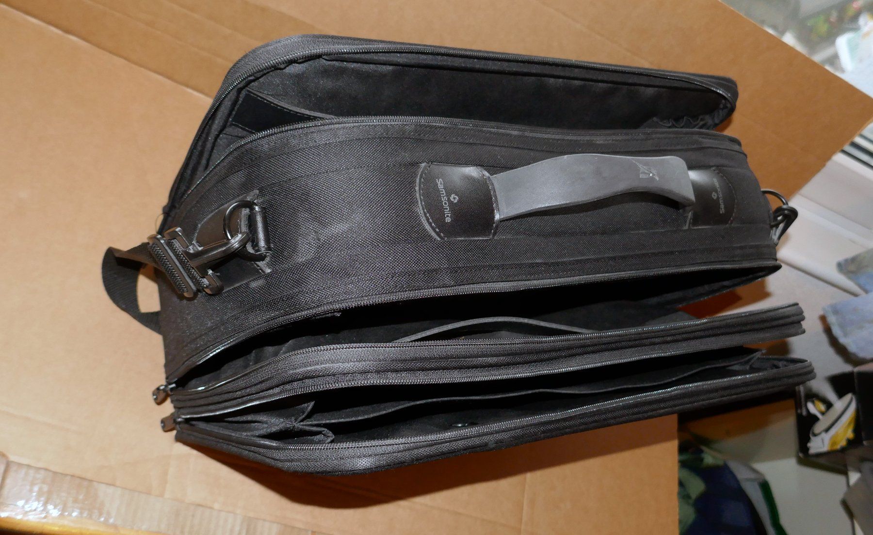 Samsonite Borse: Samsonite Laptop Koffer Tasche – Usato da Ehrendingen venduto da Wolfmanjack 3