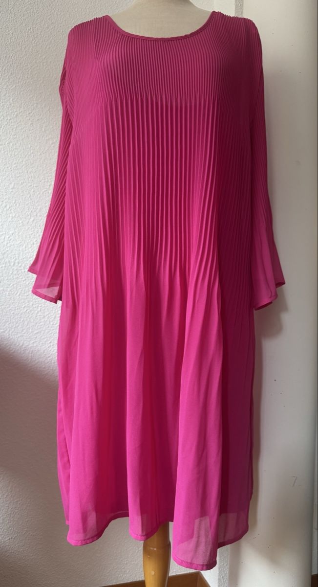 Kleider: Robe CHALOU plissée taille 42, magenta  – Neu (gemäss Beschreibung) aus Morges von sandy069