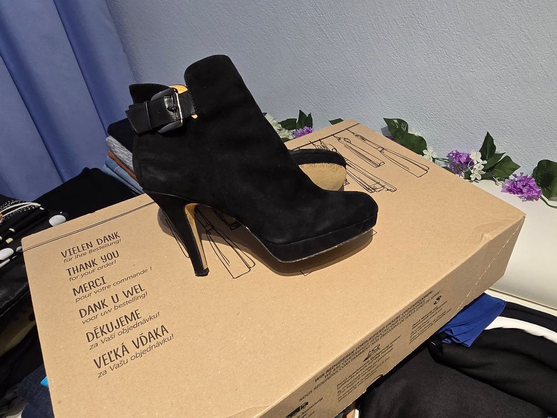 Scarpe da donna: Stiefelette Damen Grösse 39 – Usato da Chur venduto da Mikymiki 1