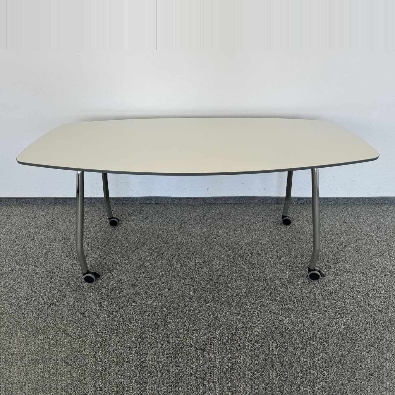 Lista Tavoli: Lista Office LO Motion Roll-Sitzungstisch – Usato da Schönenwerd venduto da mcofficeshop