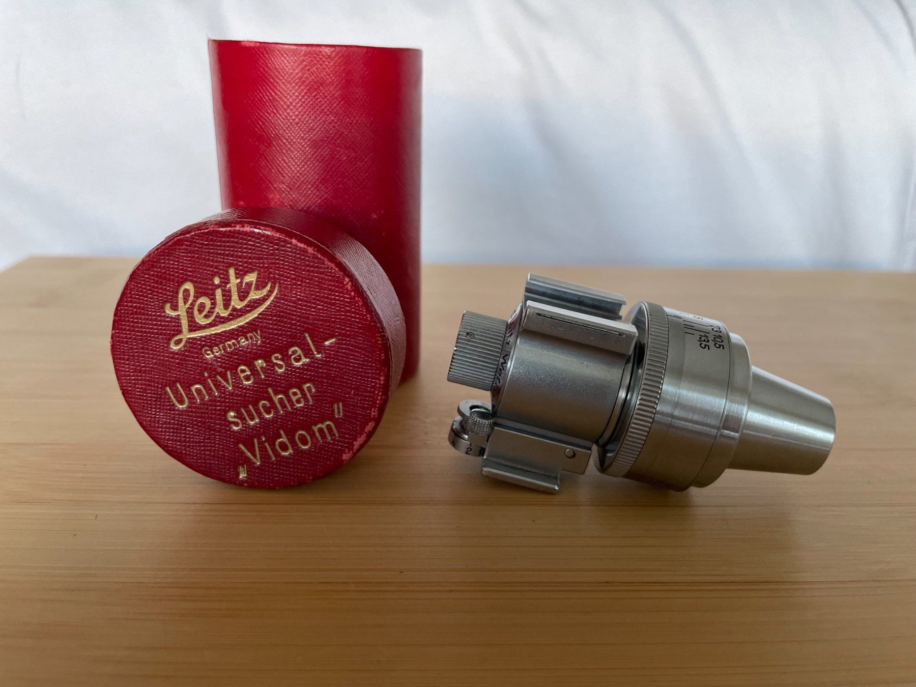 Leica Obiettivi: Viseur Leica Universal Sucher Vidom Leitz – Usato da Petit Lancy venduto da gil_hr6v