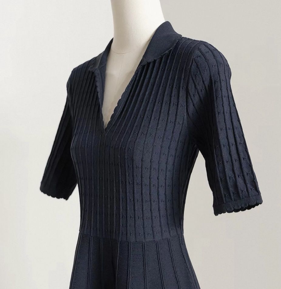 Kleider: Strickkleid, marineblau, Kragen, Kurzarm – Neu und originalverpackt aus Veyras von ValClasse 4