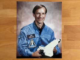 Portrait officiel de l'astronaute suisse Claude Nicollier