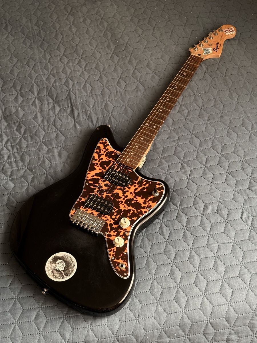 Squier Strumenti musicali: Squier by Fender Jazzmaster HH – Usato da Aadorf venduto da SchattePuppe