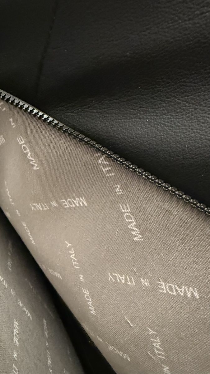 Sofas: Canapé cuir noir 3 places – Gebraucht aus Savièse von Cedric007 2