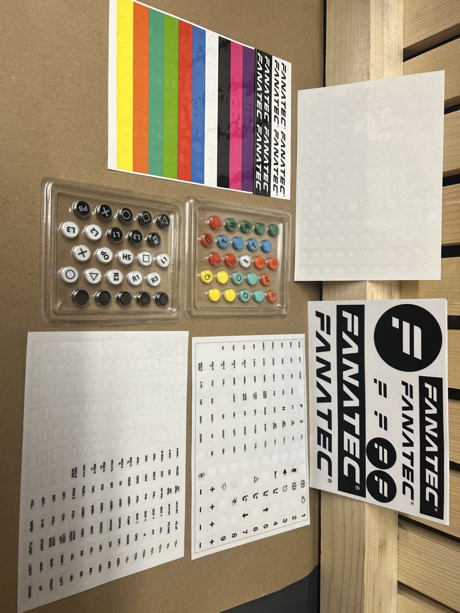 Fanatec Controller: FAnATEC BUTTON CAPS AND STICKER SET – Gebraucht aus Urtenen-Schönbühl von ved_g8bn 1