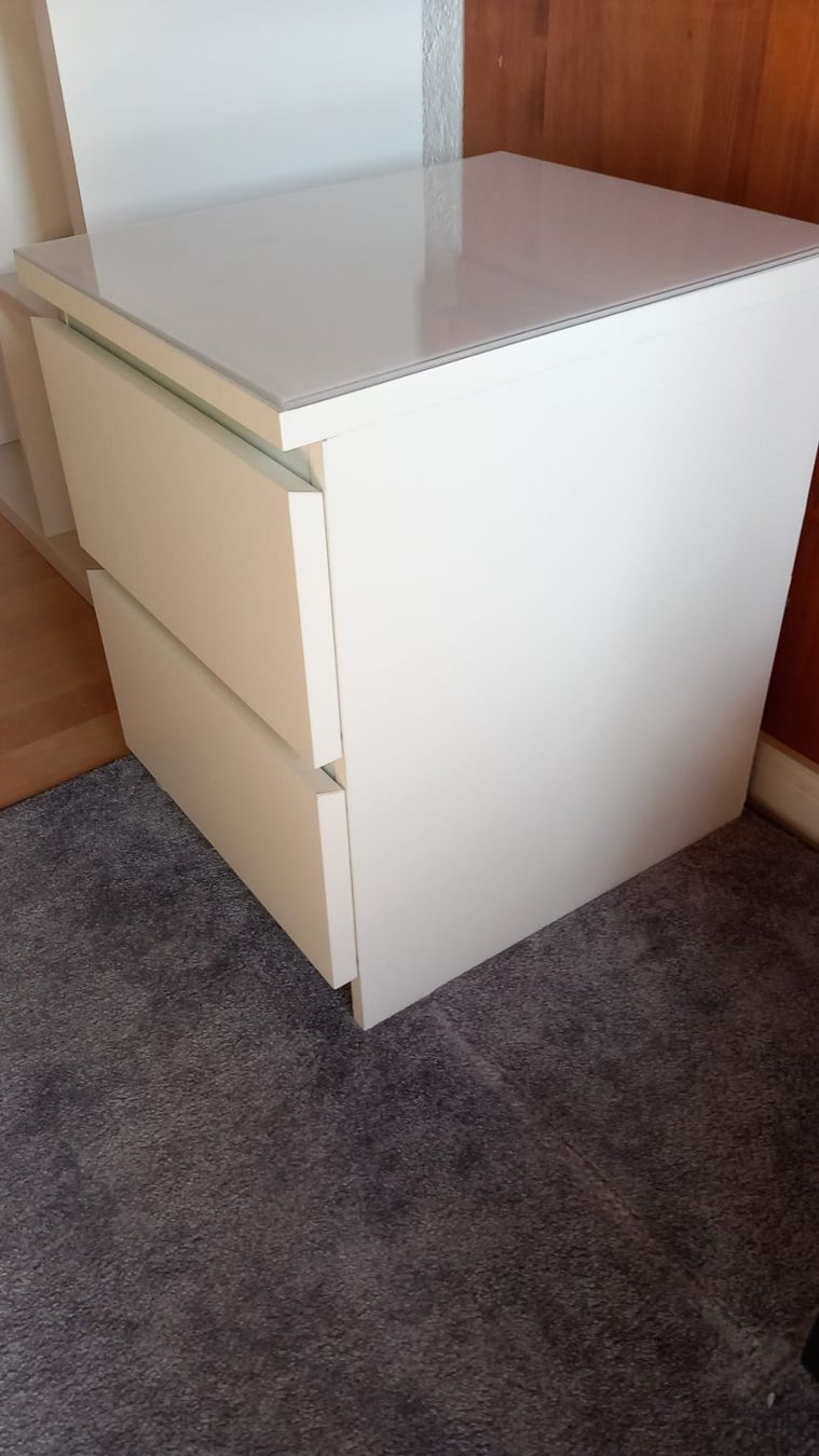 Ikea Comodini: Schubladenmöbel Nachttisch Malm/IKEA mit Glasplatte – Usato da Pieterlen venduto da xernice 1