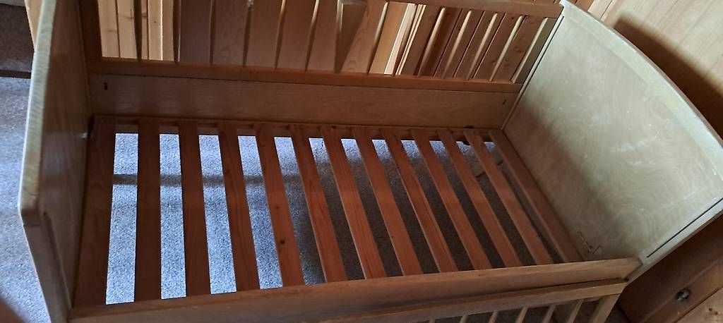 Betten: Kinderbett mit abnehmbarem Gitter – Gebraucht aus Buttisholz von Seeblick666 1