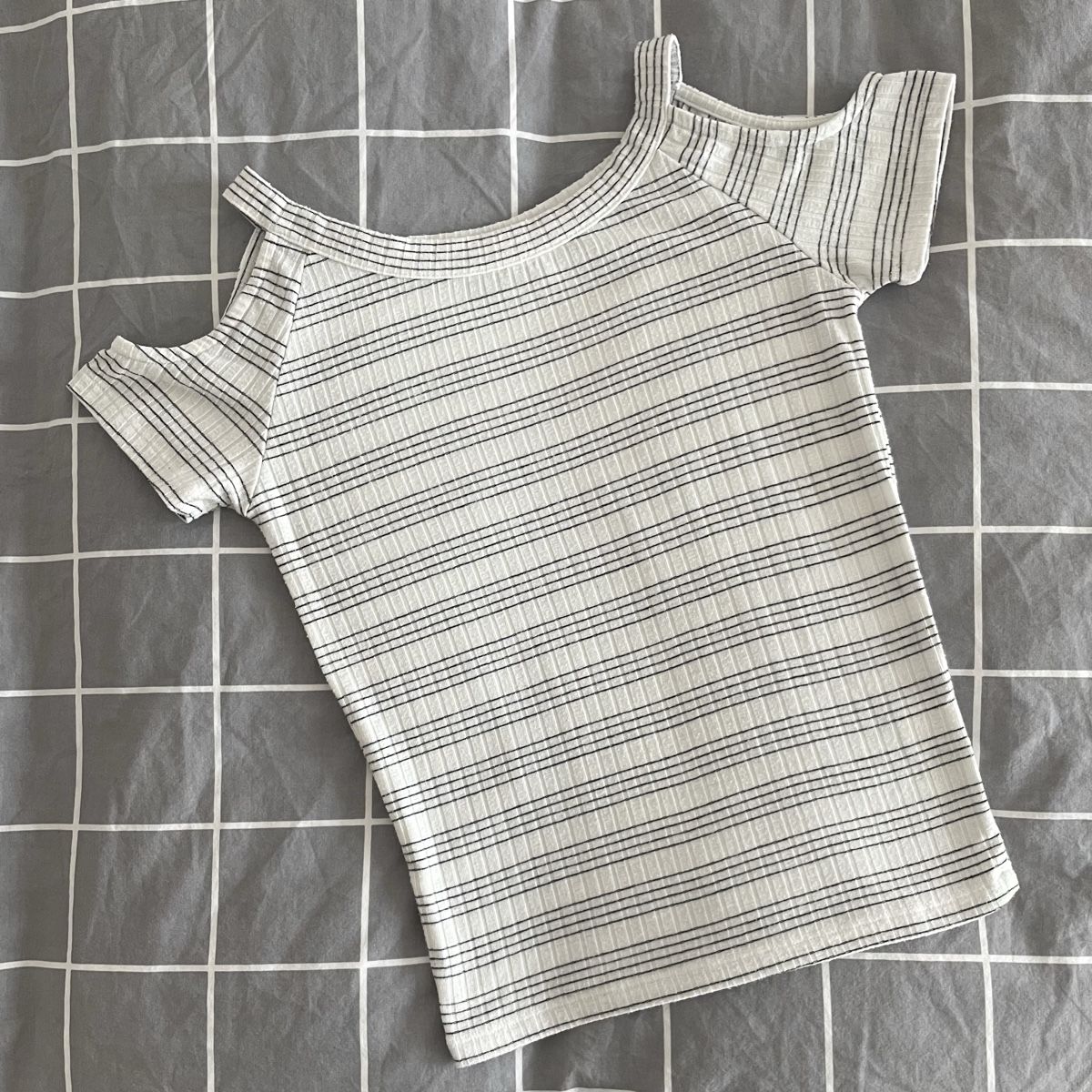 T-shirt: Off-Shoulder Shirt, gestreift, Grösse XS – Usato da Schaffhausen venduto da el.bel23