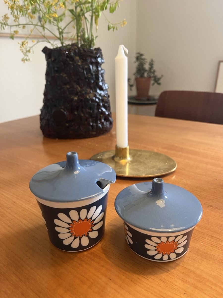 Set di piatti: 2 rare figgjo flint Turi Design Daisy – Usato da Zürich venduto da bilde
