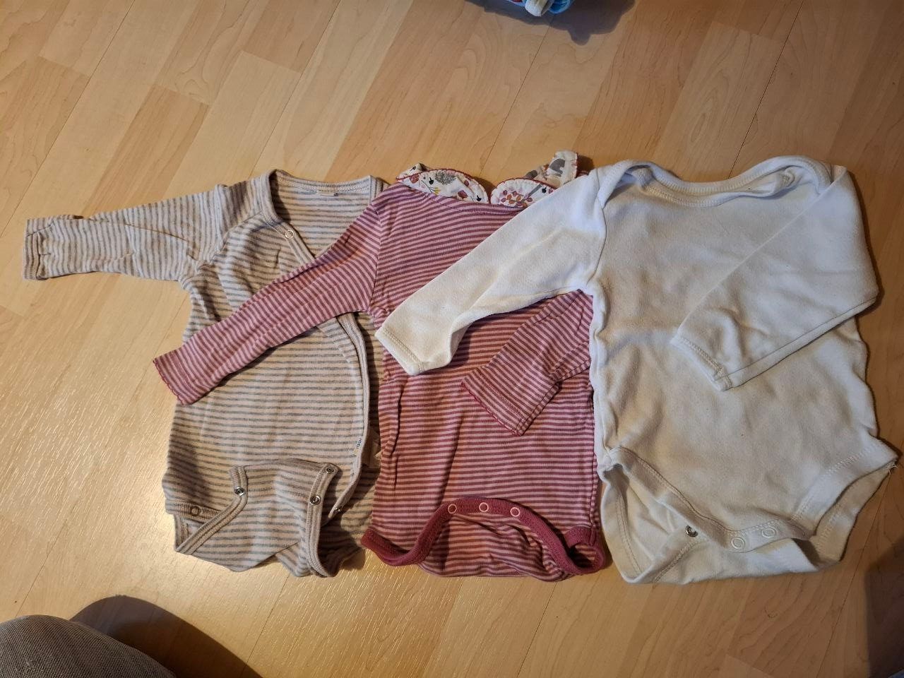Lotti & Set di vestiti: 3 Bodys, Strampler, Grösse 62/28, Babys – Usato da Malix venduto da jul_7nhn