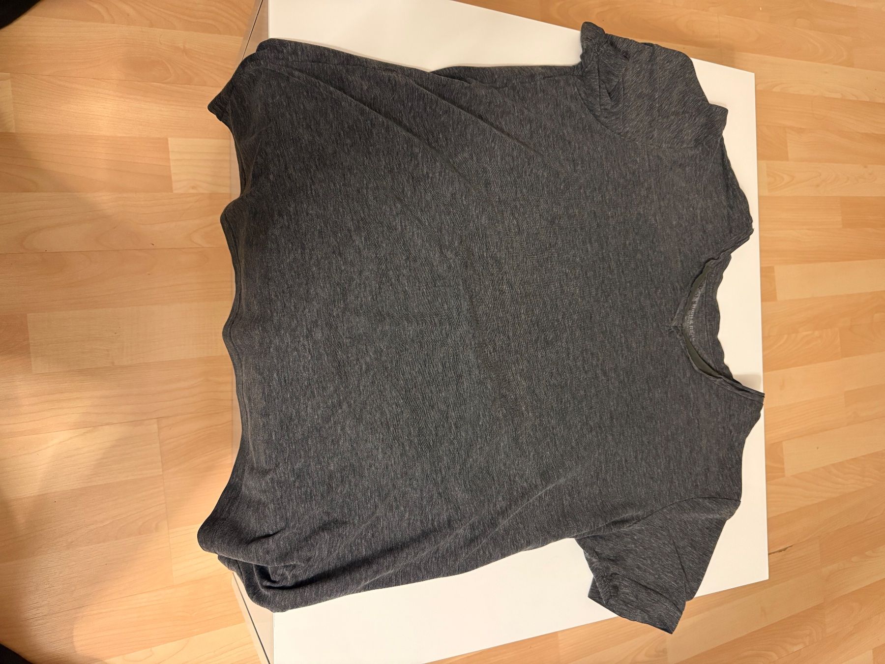 T-shirt: Grauer T-Shirt – Usato da Suhr venduto da sel_w2yg 3