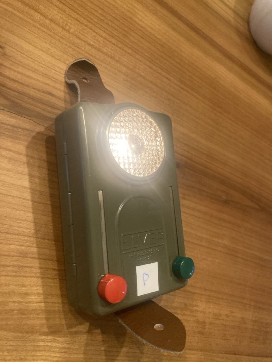 Schweizer Armee Lampade: Taschenlampe Militärlampe – Usato da Münchenstein venduto da Coma5