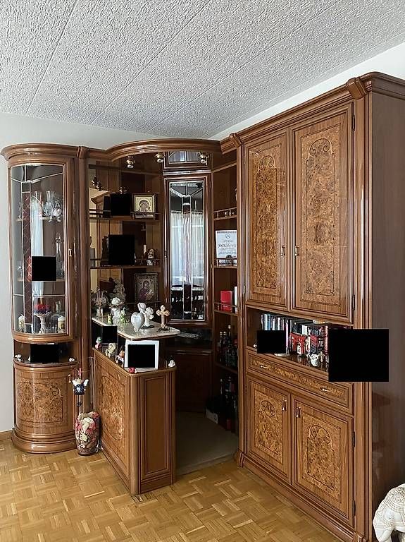 Armadi: Barschrank mit Beleuchtung (Abholung) – Usato da Basel venduto da Igi98