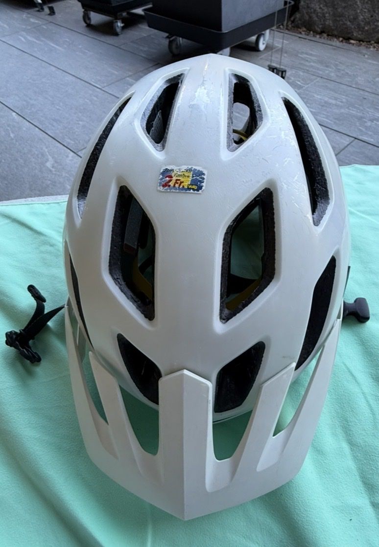 Specialized Caschi: Fahrradhelm Specialized Ambush Comp weis 54-58cm – Usato da Kloten venduto da muu_bl25
