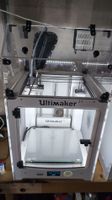 Ultimaker 2+ | Modifiziert mit Enclosure & 4 Rollen Filament