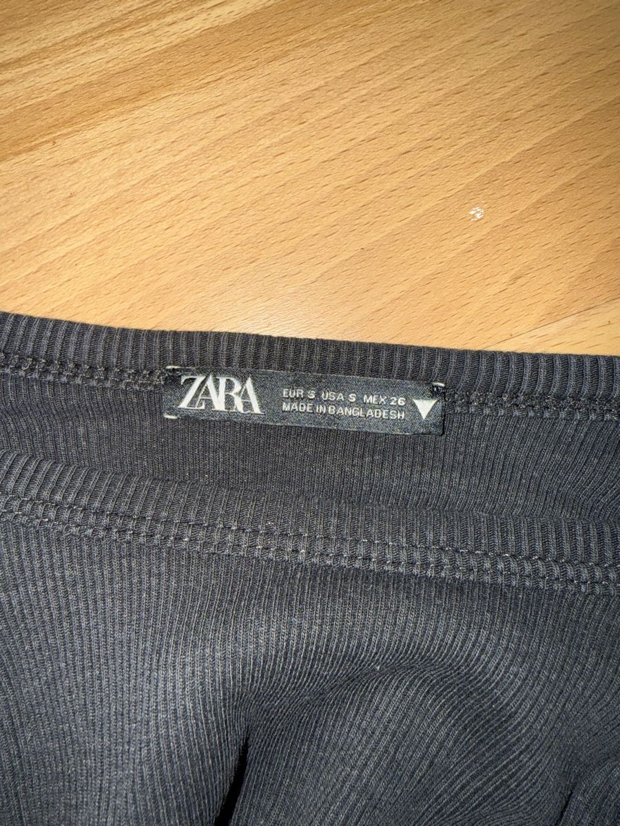 Zara Top: Top noir Zara – Usato da Fontainemelon venduto da erin.blm 2