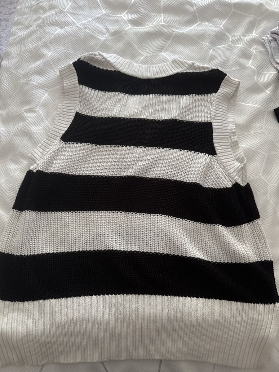 Stradivarius Top: Schwarzer Weste Pullover Streifen Grösse M von Stradivarius – Usato da Winterthur venduto da ebos1 2