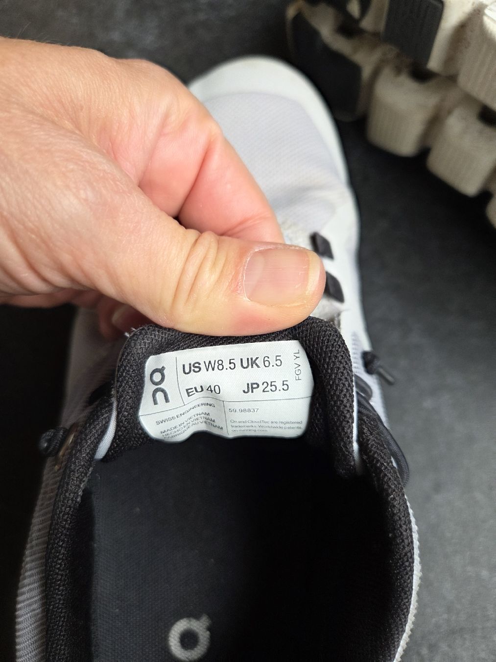 On Herrenschuhe: Schuhe On Cloud 5 Waterproof, Gr. 40 – Gebraucht aus Dübendorf von Skygirl8 2