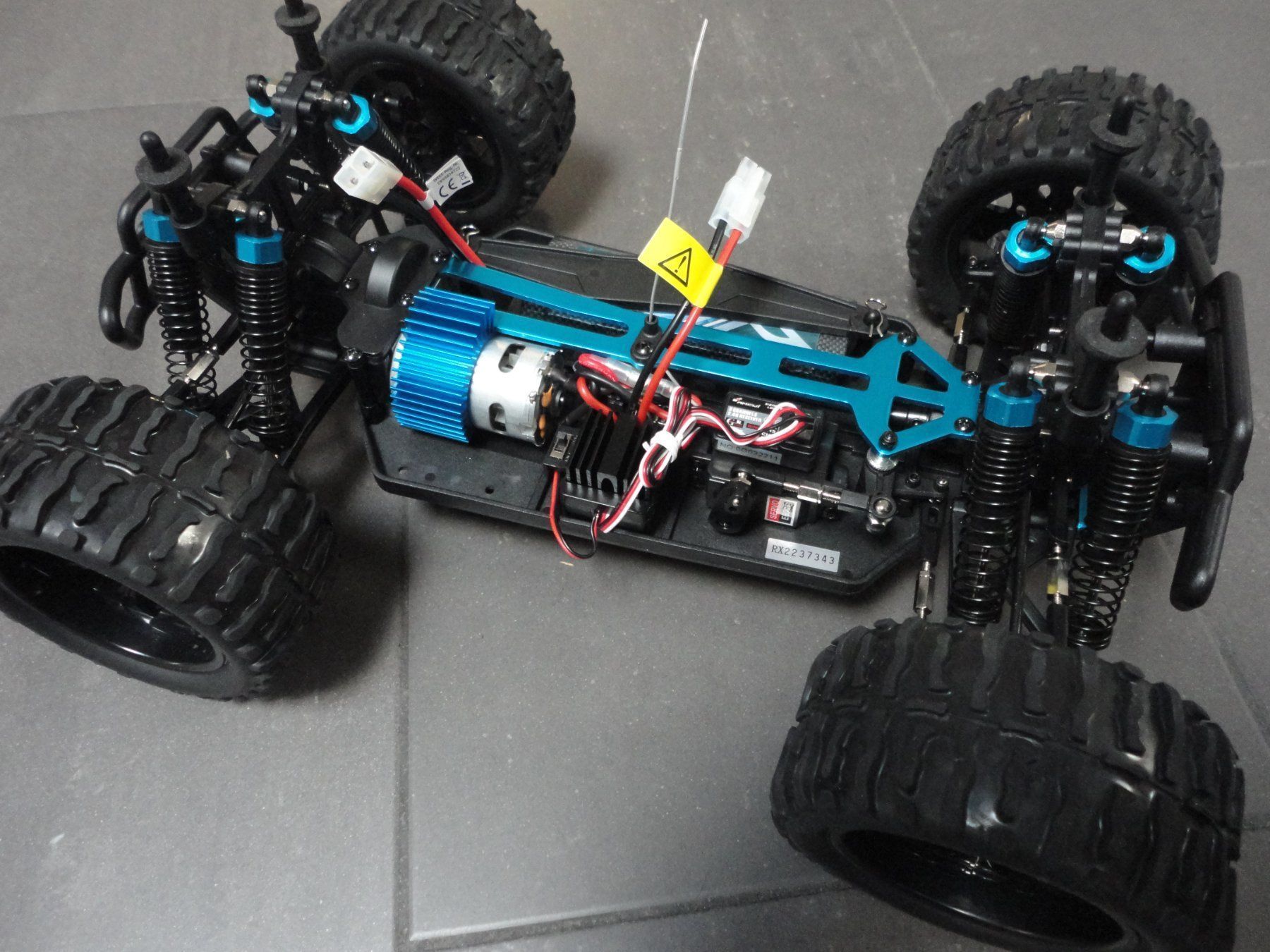 RC Kits de montage: Chameleon Monstertruck 1:10 Neu komplett-Set – Neuf avec emballage d'origine à Horgen par RcModell 6