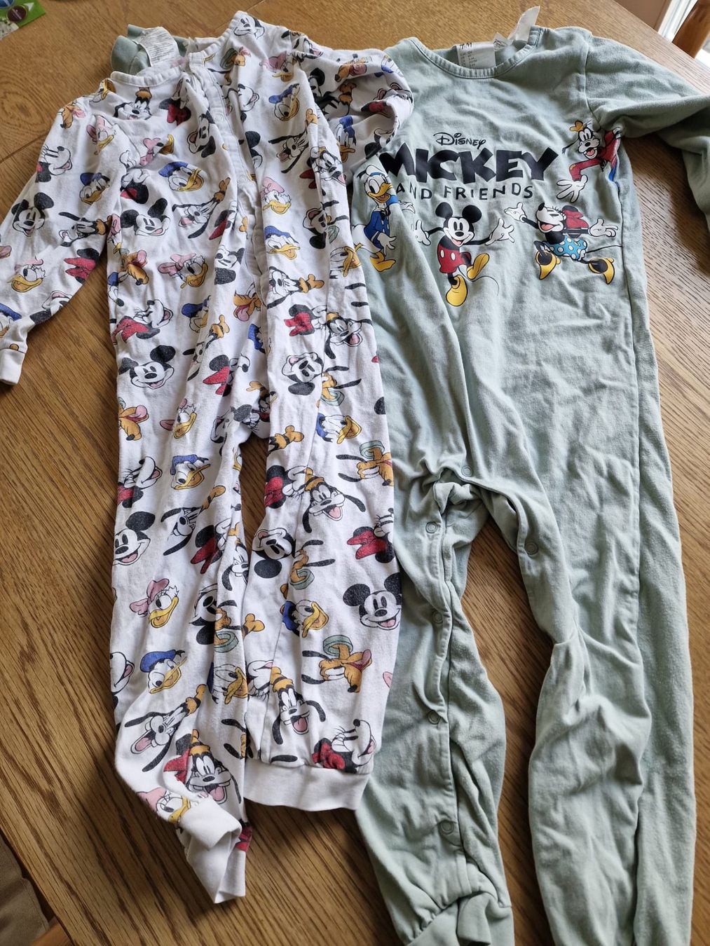 Disney Pigiama & Simili: Mickey Mouse Strampler Piji Set, Grösse 104 – Usato da Seftigen venduto da G00 1
