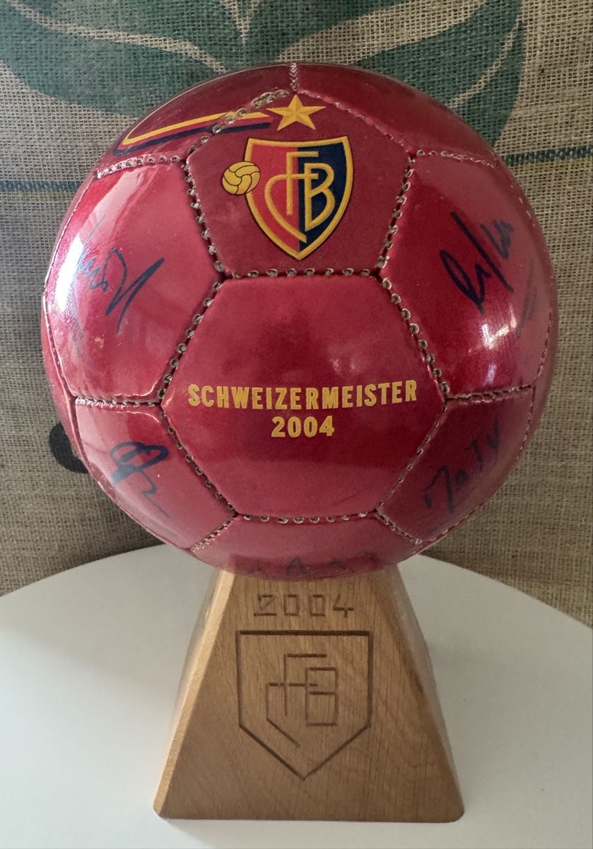 FC Basel Bälle: FC Basel Schweizermeister 2004 Ball – Gebraucht aus Emmenbrücke von Herzog07