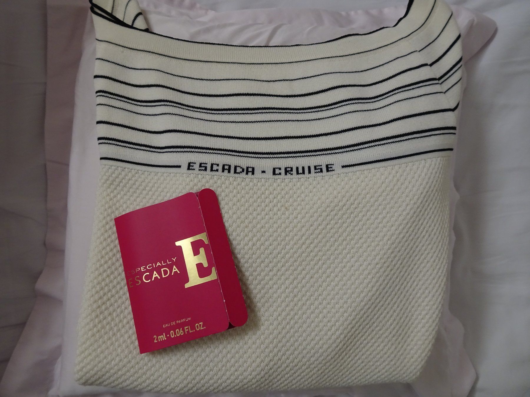 Escada Maglioni & Felpe: CHIC ORIG ESCADA CRUISE LIGHT SUMMER PULLOVER  - WHITE 38+ – Nuovo (secondo la descrizione) da Oberwil b. Zug venduto da JICKY-1889