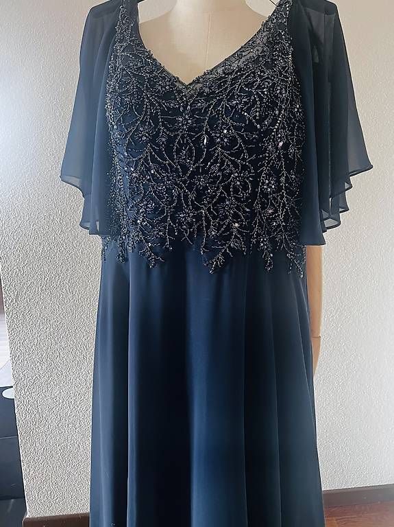 Vestiti: Abendkleid Plussize  – Usato da Winterthur venduto da Anjarys 1