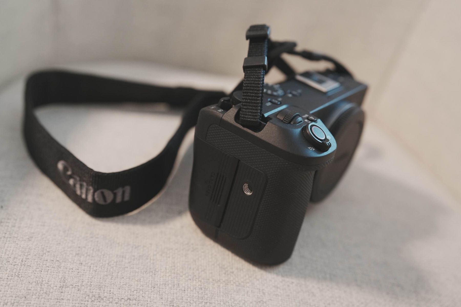 Canon Fotocamera: Canon EOS R6 V – Usato da Goldau venduto da mirror6677 2