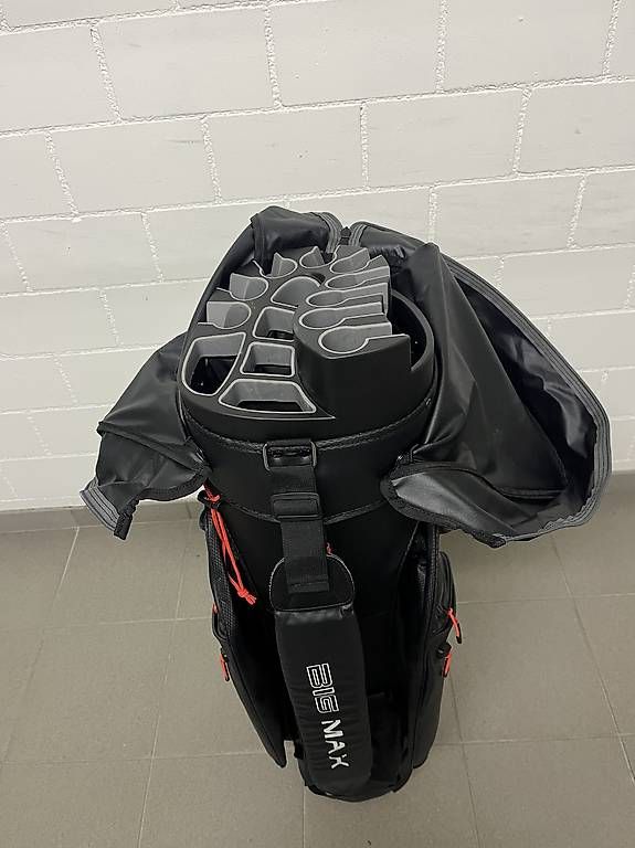 Sacs: Big Max Silencio II Dri Lite Cartbag black  – D'occasion à Kaiseraugst par RJ03 3