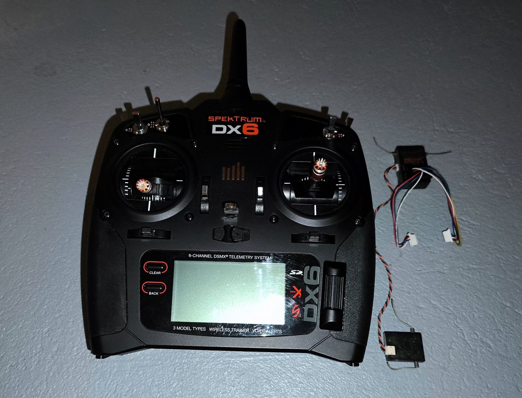 Spektrum Fernsteuerungen: Spektrum DX6 mit Empfänger AR6210 – Gebraucht aus Pfungen von