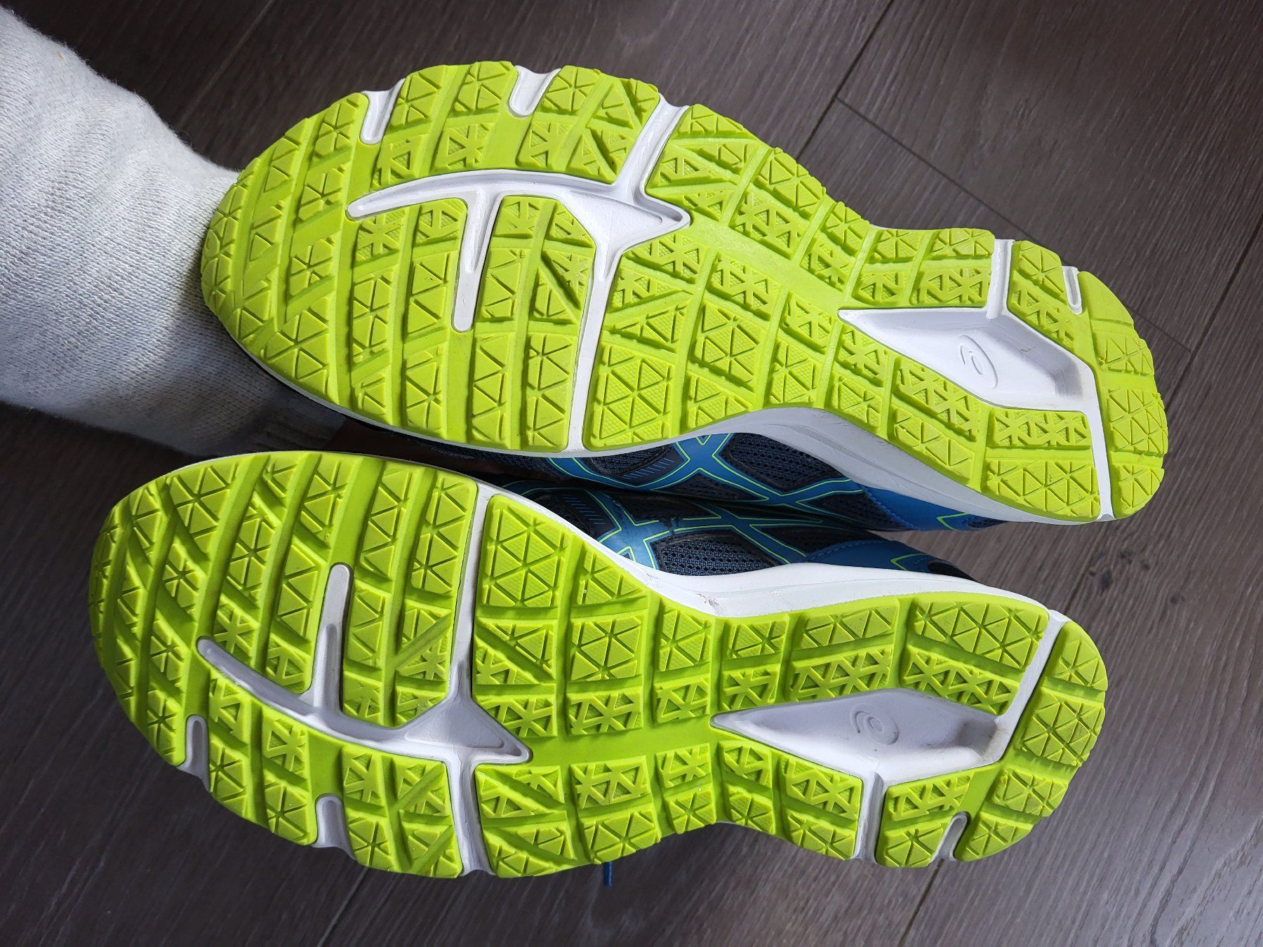 Asics Chaussures garçon: baskets de sport Asics – D'occasion à Yverdon-les-Bains par Emavid 3