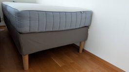 IKEA Bett mit Federkernmatratze, erst 2 Jahre alt