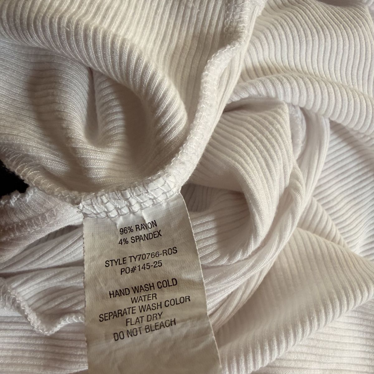 Top: 2 basic beige & white tops – Usato da Schaffhausen venduto da nuhcyar 3