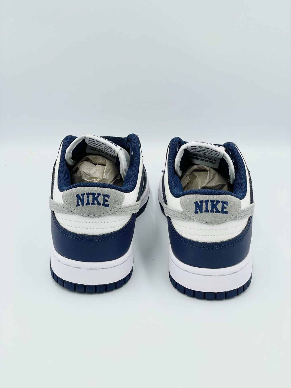 Nike Scarpe da uomo: Nike Dunk Low Summit White Midnight Navy EU 44.5 – Nuovo e nell'imballaggio originale da Erlinsbach venduto da sasneakers 4