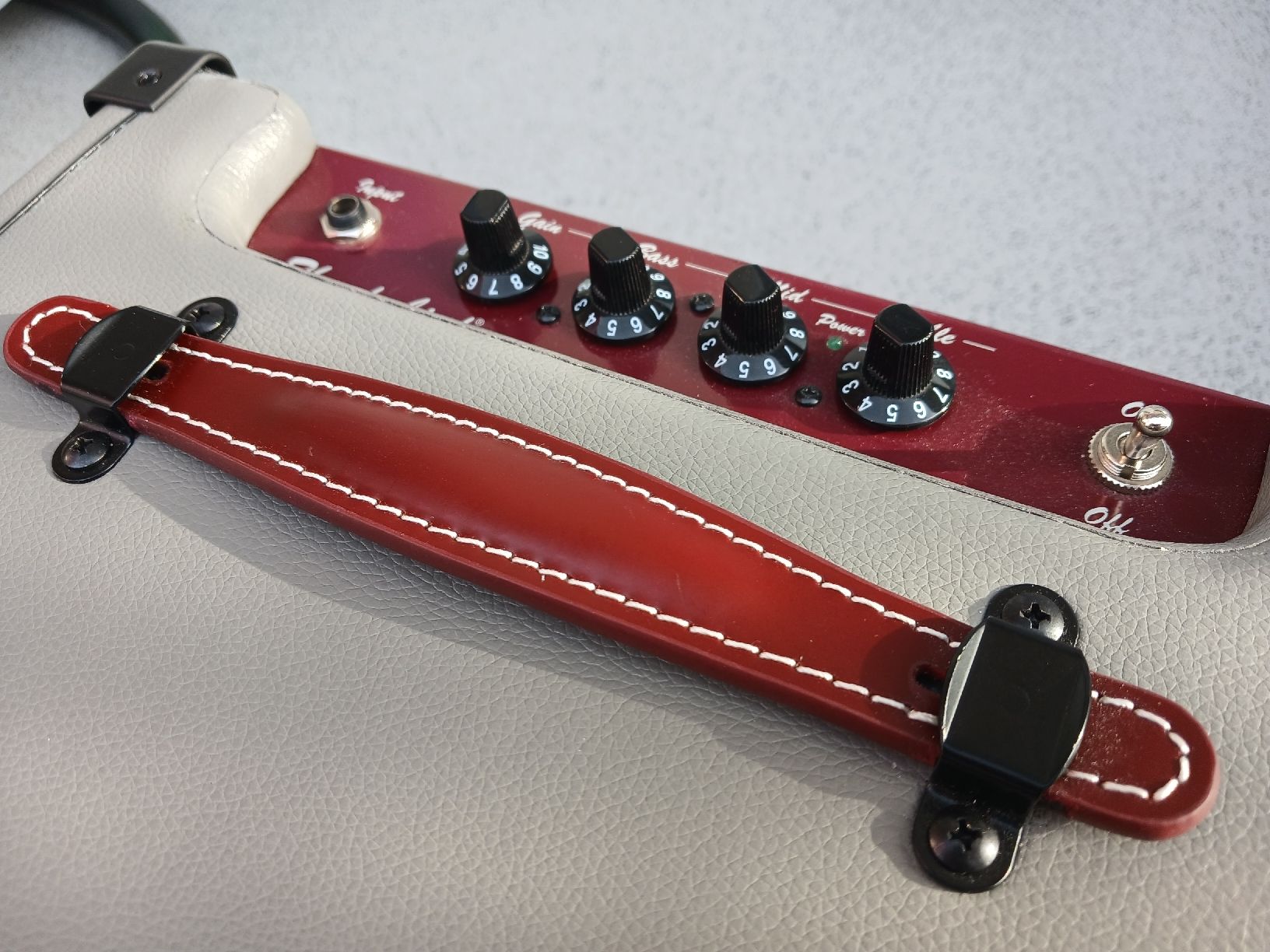 Behringer Amplificatori: Ampli bass Behringer Thunderbird B-108 customised – Usato da Penthalaz venduto da Allgoodsuisse 3