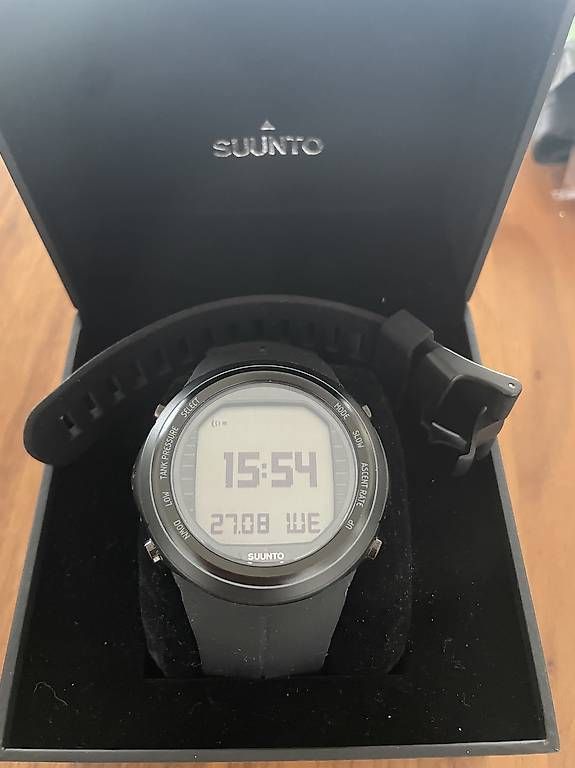 Mute per immersioni: AFFARE: Computer Subacqueo Suunto DX Black Titanium – Usato da Novazzano venduto da Dome848