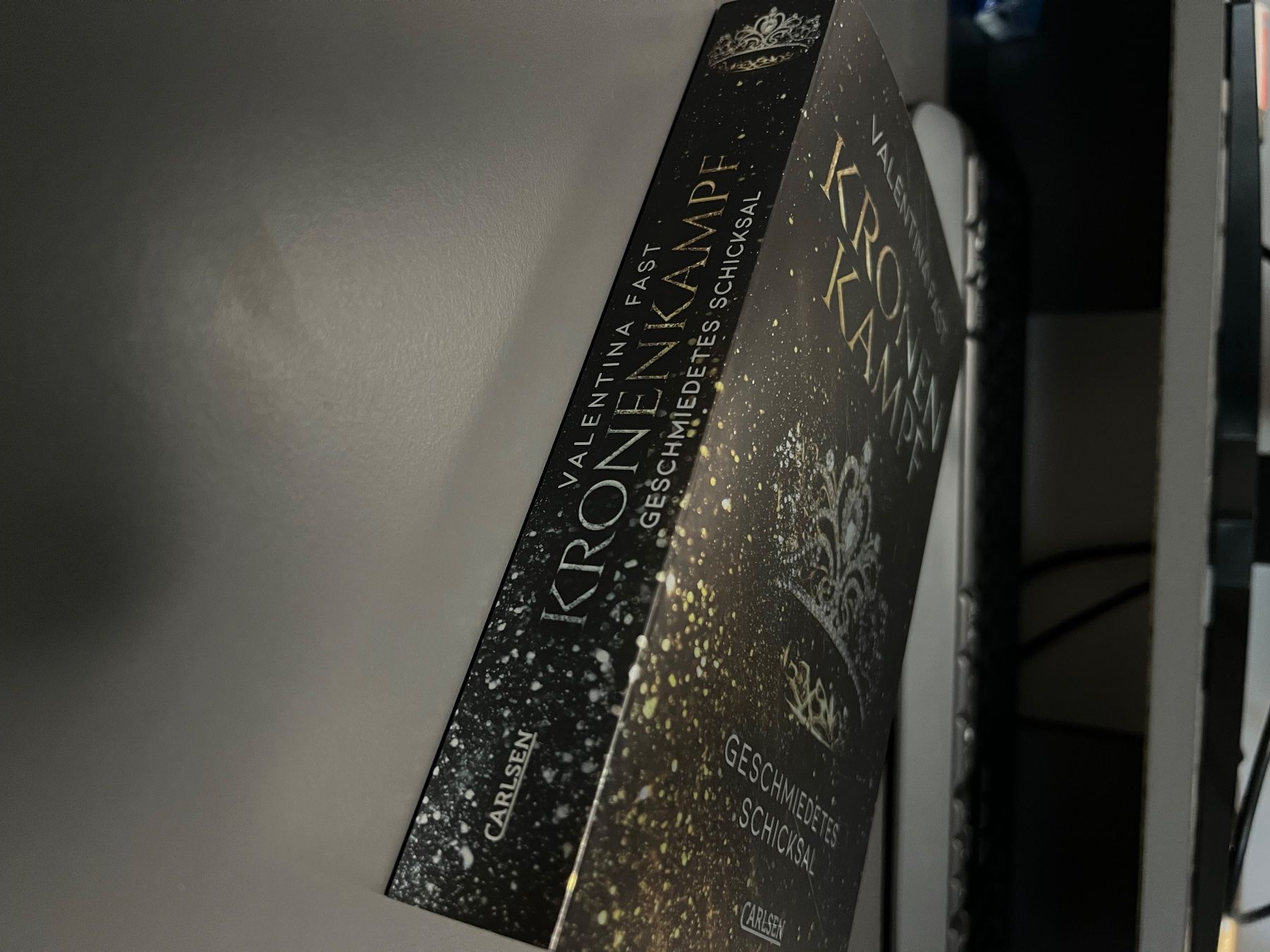 Libri: Kronenkampf - Valentina Fast - Buch mit Farbschnitt – Nuovo (secondo la descrizione) da Naters venduto da grxnsx 2