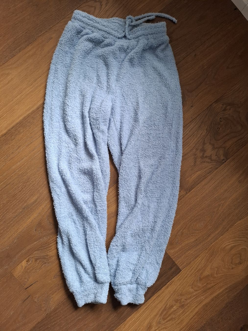 Pantalons: flauschige Trainerhose – D'occasion à Biel-Benken BL par lki_gn82