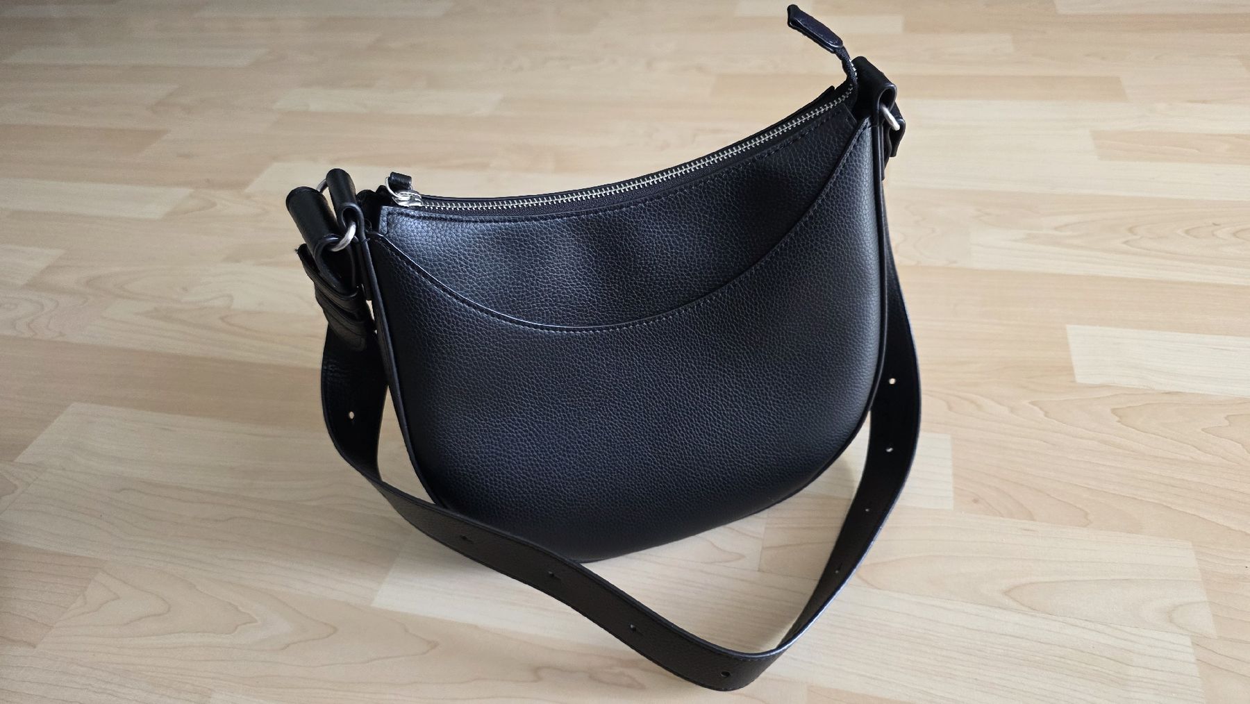 Uniqlo Borse: UNIQLO Touch One Handle Bag Black – Usato da Basel venduto da siah