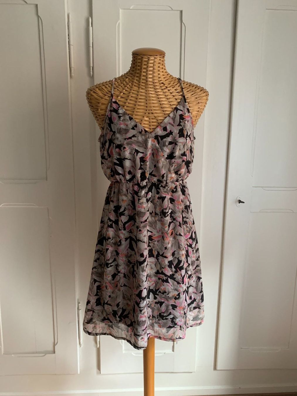 Vero Moda Kleider: VERO MODA - Chiffonkleid geblümt S – Gebraucht aus Zürich von Diazaio