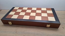 Schachbrett aus Holz mit Klappfunktion 