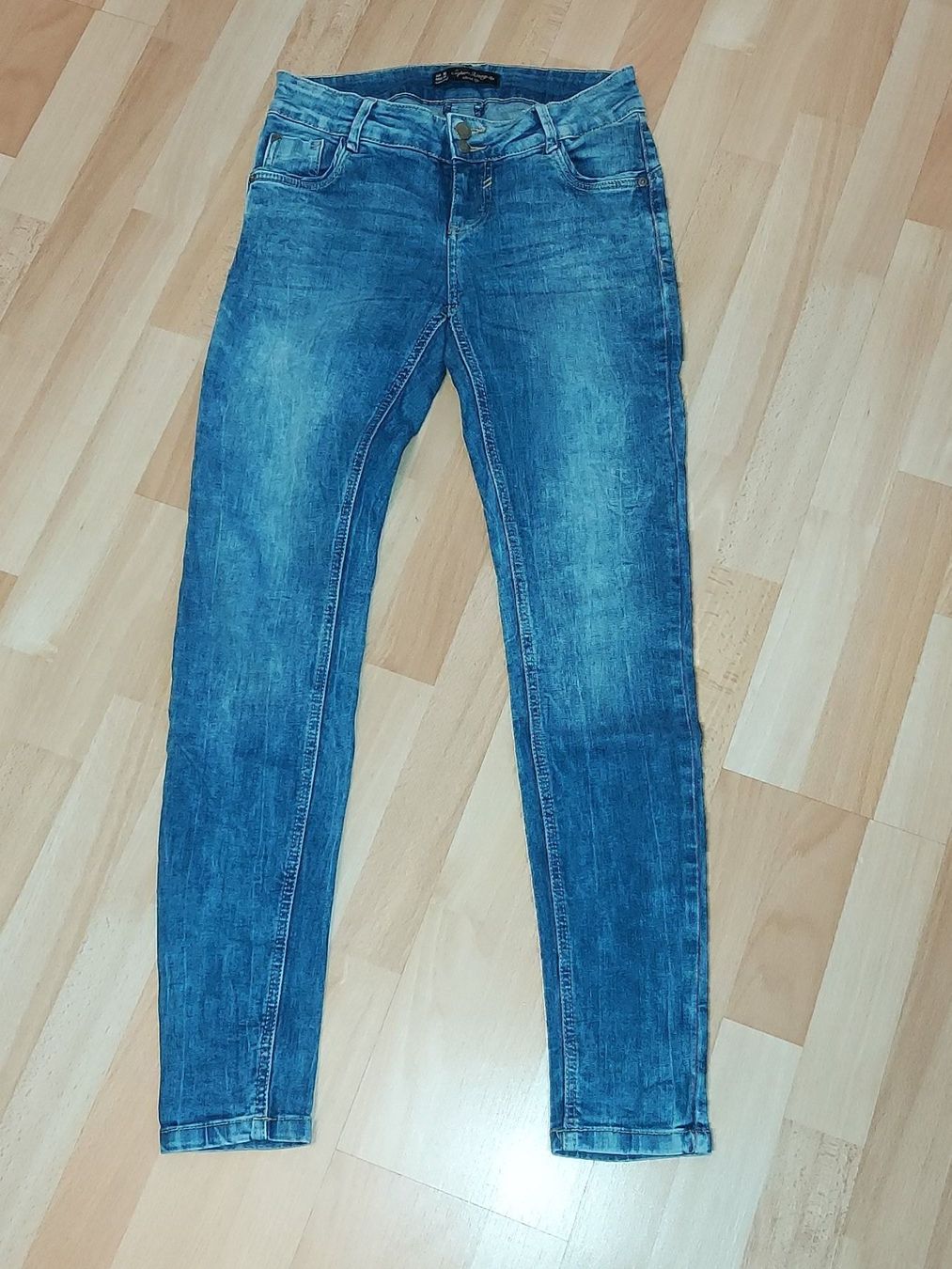 Jeans: Lässige Jeans Gr. 36 REGULAR – Usato da Wettingen venduto da Egro2