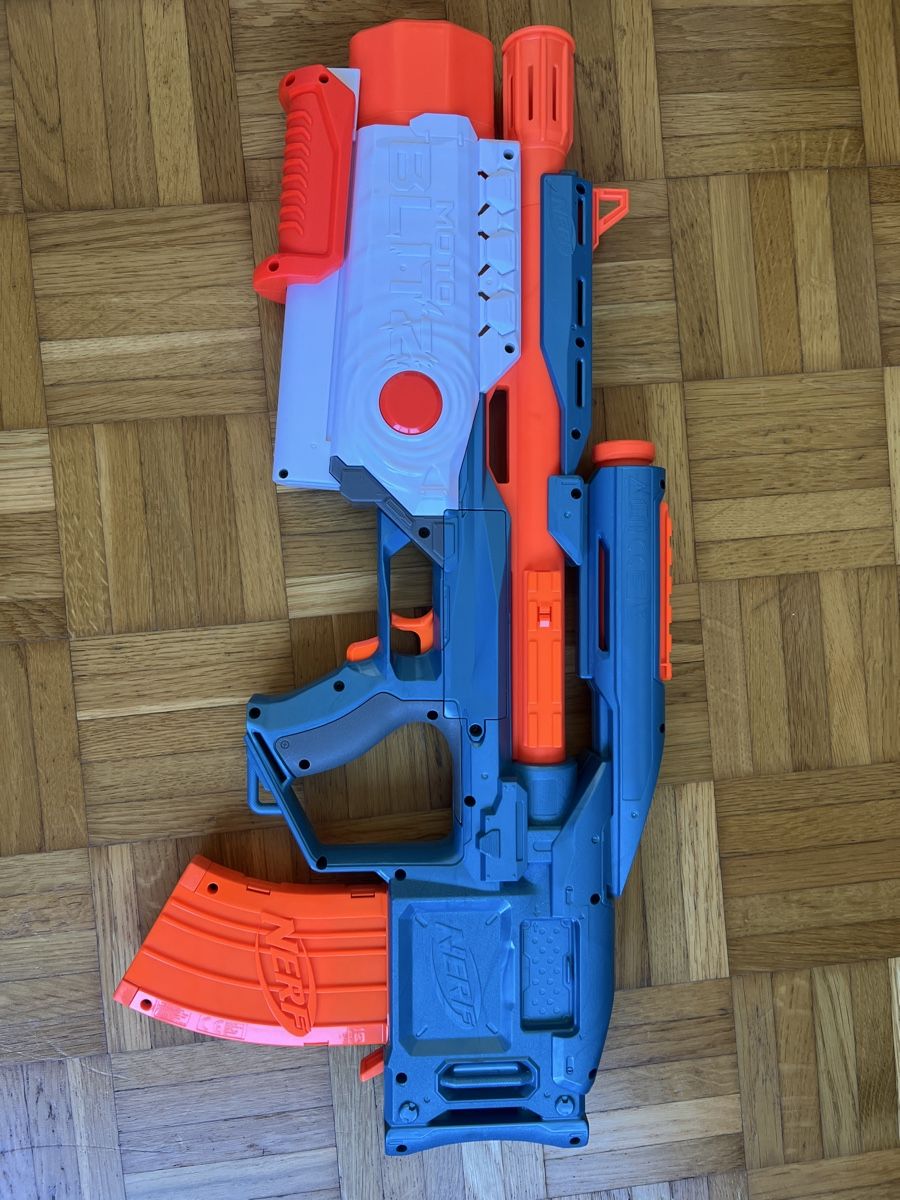 Nerf Spielzeuge: 2 Nerf Gewehre mit Munition gebrauchter Zustand – Gebraucht aus Zürich von RikChonSu 2