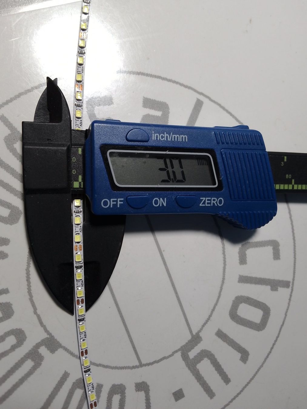 Lichterketten & Leisten: LED-Streifen 3mm extraschmal, warmweiss 12V 5m – Neu (gemäss Beschreibung) aus Luzern von Salefactory 2